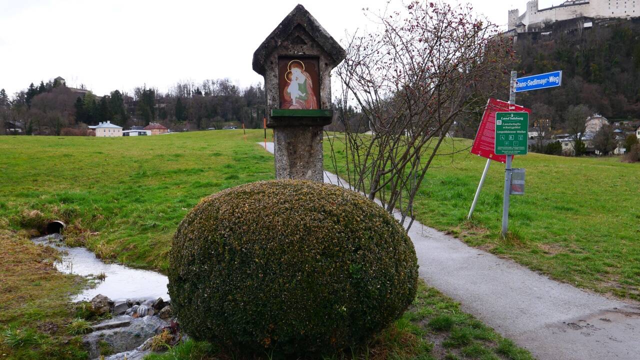 Das Marienmarterl am Fuß des Krauthügels in Salzburg-Nonntal.  
