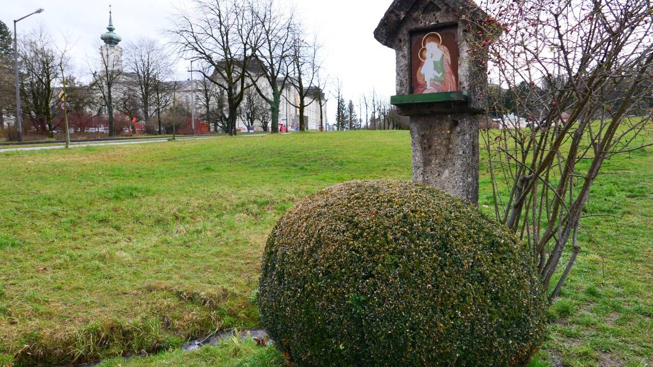 Das Marienmarterl am Fuß des Krauthügels in Salzburg-Nonntal.  