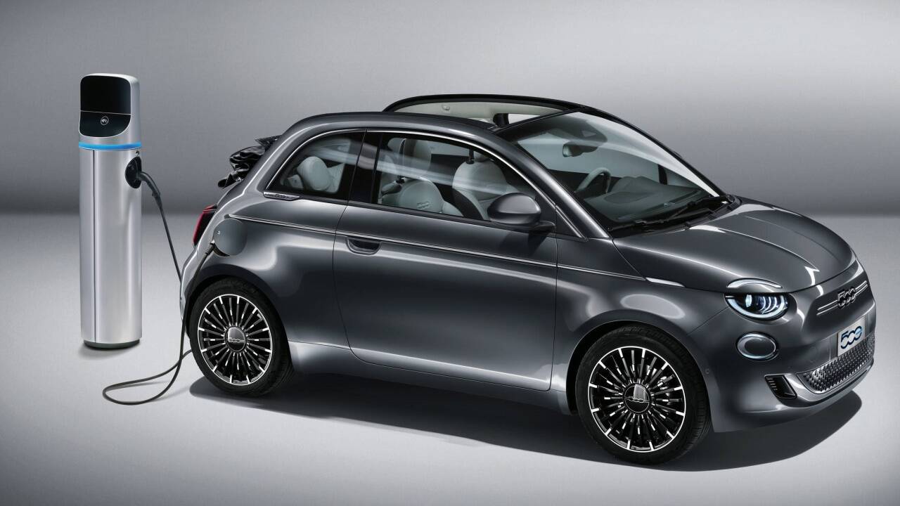 Hat das Potenzial zum elektrischen Bestseller: Der neue Fiat 500 mit E-Antrieb. Hat das Potenzial zum elektrischen Bestseller: Der neue Fiat 500 mit E-Antrieb.