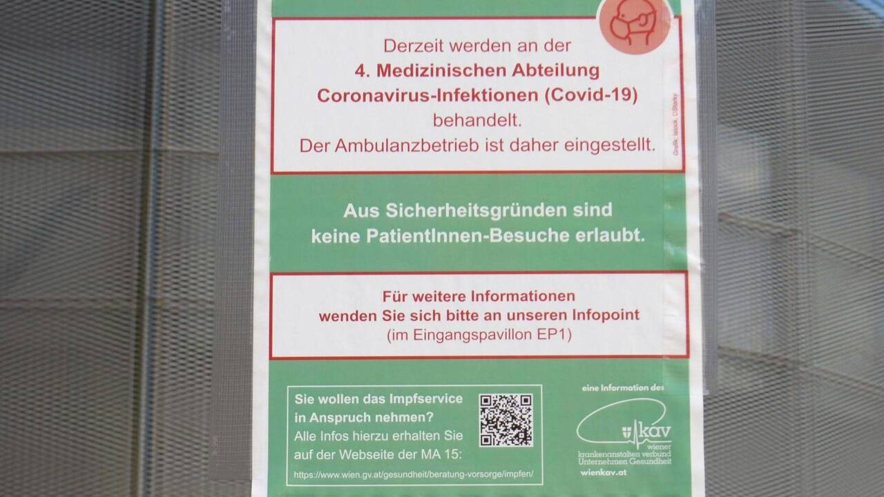 Ein Plakat auf dem Gelände des Kaiser-Franz-Josef-Spitals in WienCoronavirus-Infektionen (Covid-19) behandelt. Der Ambulanzbetrieb ist daher eingestellt. 