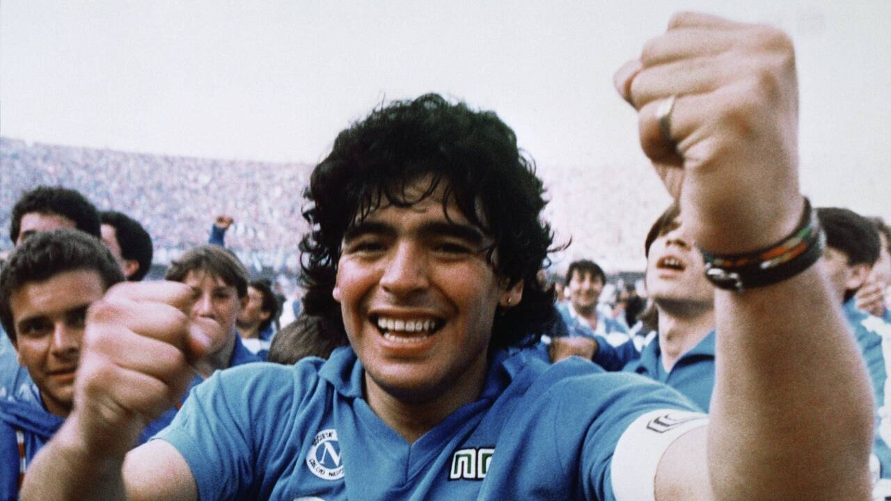 Maradona, der „Fußballgott“ von Neapel, in einer Jubelpose. Maradona, der „Fußballgott“ von Neapel, in einer Jubelpose.