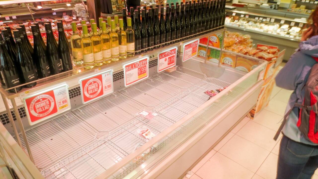 In Salzburg waren in vielen Supermärkten die Regale leer. 