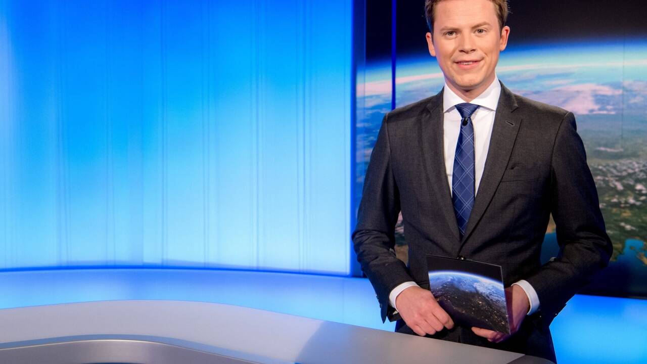 Moderierte Samstagabend gemeinsam mit Simone Stribl eine brisante ZIB Spezial: Tobias Pötzelsberger. Der ORF kommt seiner Informationspflicht auf kompetente Weise nach. Moderierte Samstagabend gemeinsam mit Simone Stribl eine brisante ZIB Spezial: Tobias Pötzelsberger. Der ORF kommt seiner Informationspflicht auf kompetente Weise nach.