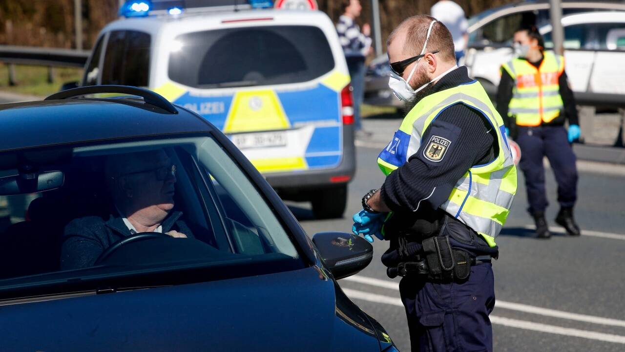 Die deutsche Bundespolizei kontrollierte am Montag die Grenzübergänge.  