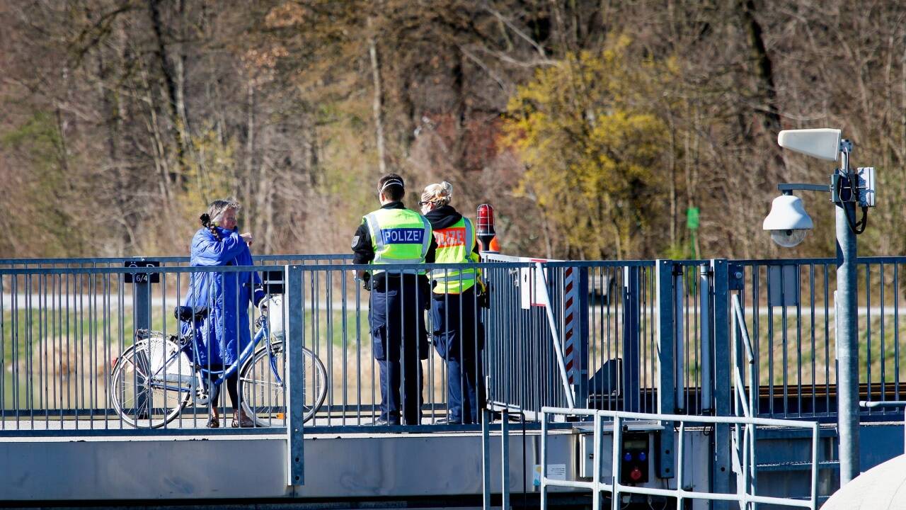 Selbst Radfahrer wurden an der Grenze kontrolliert.  