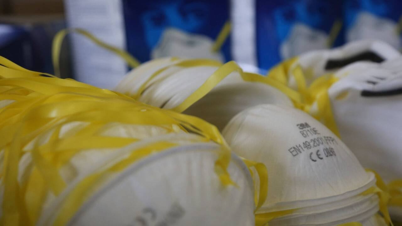 Schutzmasken sind mittlerweile überall Mangelware, vor allem in Krankenhäusern. Schutzmasken sind mittlerweile überall Mangelware, vor allem in Krankenhäusern.