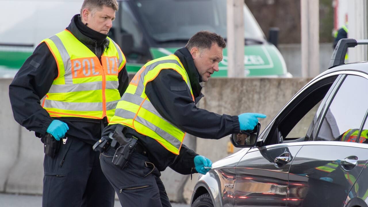 Ein Land steht unter Hausarrest. Das wirft brisante Fragen auf. Ein Land steht unter Hausarrest. Das wirft brisante Fragen auf.