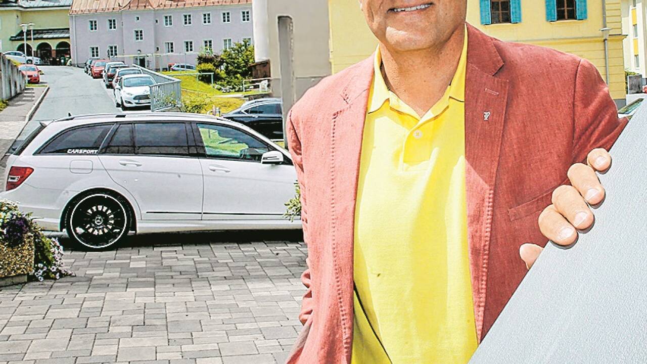 Der Bad Gasteiner Bürgermeister Gerhard Steinbauer nimmt die Talsperre gelassen. Die Party in einer Bar am Sonntag habe ihn geärgert, einen Zusammenhang mit der aktuellen Situation gebe es aber nicht.  