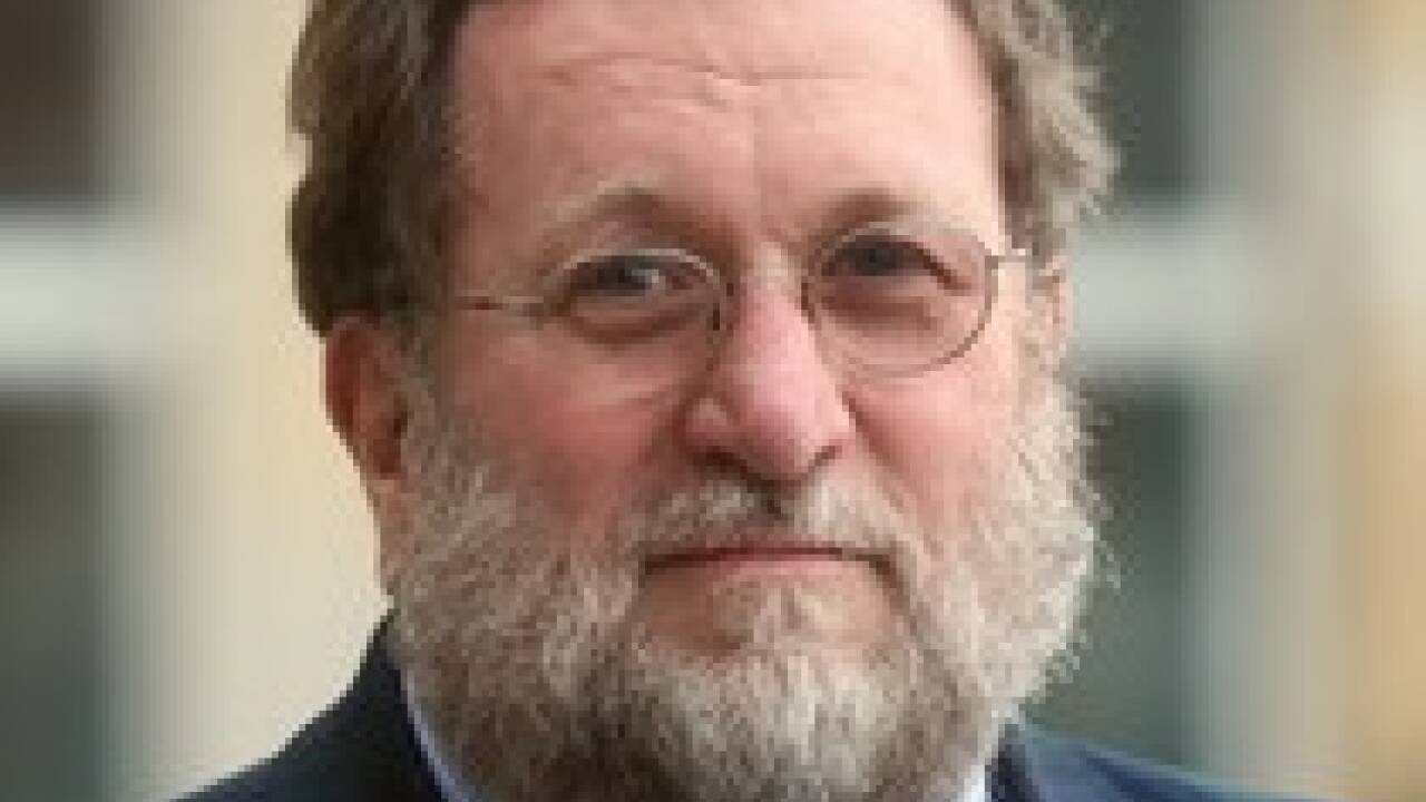 Thomas Mertens ist Ärztlicher Direktor des Instituts für Virologie der Uniklinik in Ulm und Vorsitzender der Ständigen Impfkommission des Robert-Koch-Instituts. 