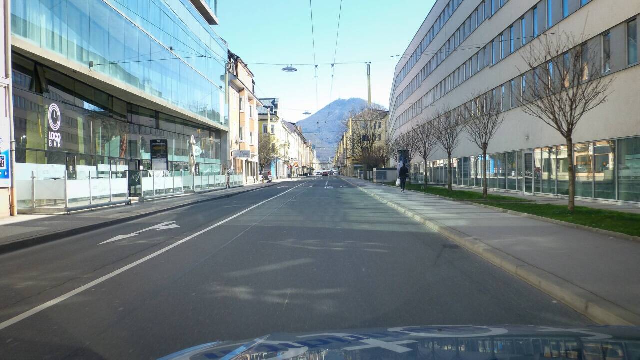 Leere Straßen in Salzburg führen derzeit zu verbesserter Luftqualität. 