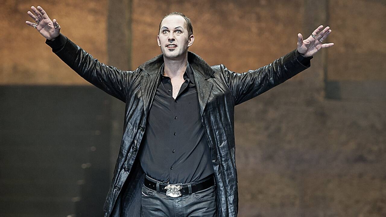 Weis als Mephisto in 'Faust II' in der Felsenreitschule, Spielzeit 2013/2014 