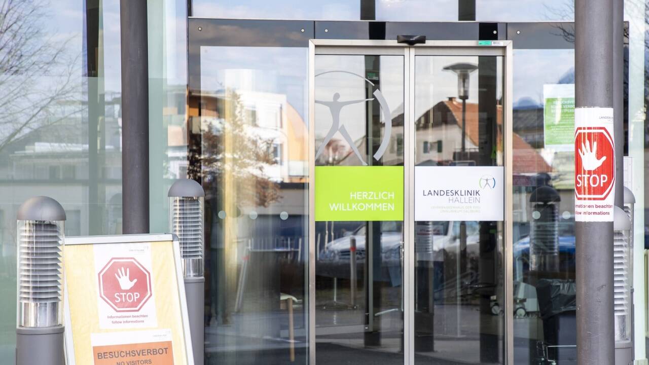 Drei Mitarbeiter des Pflegedienstes am Krankenhaus Hallein wurden positiv auf das Coronavirus getestet. Das Haus musste – bis auf die Geburtshilfe – unter Quarantäne gestellt werden. 