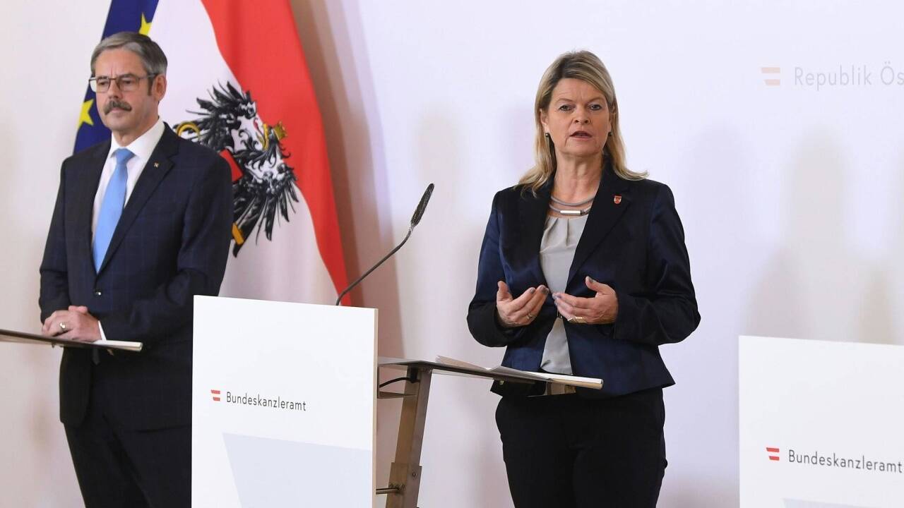 Milizbeauftragter Erwin Hameseder und Verteidigungsministerin Tanner bei der Pressekonferenz am 23. März 2020 in Wien. Milizbeauftragter Erwin Hameseder und Verteidigungsministerin Tanner bei der Pressekonferenz am 23. März 2020 in Wien.