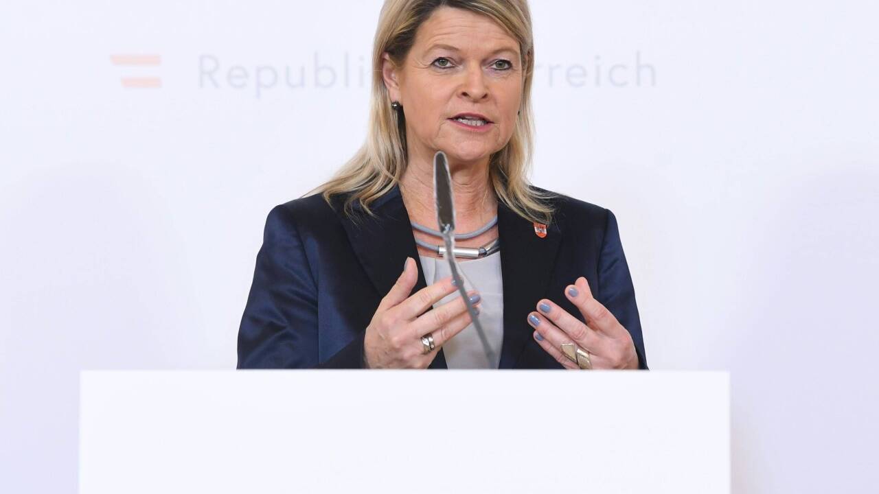 Verteidigungsministerin Klaudia Tanner bei der Pressekonferenz am 23. März 2020 in Wien. Verteidigungsministerin Klaudia Tanner bei der Pressekonferenz am 23. März 2020 in Wien.