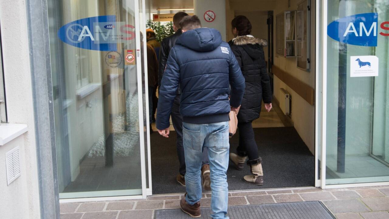 Die Coronakrise lässt die Arbeitslosigkeit stark steigen. 