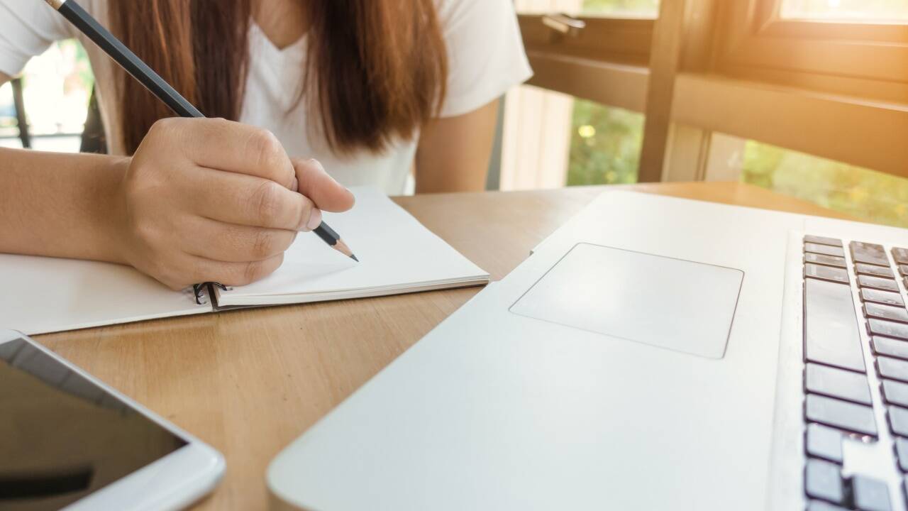 Wegen Corona bieten einige Unternehmen einen kostenlosen Zugang zu Apps und Software. Digitale Lösungen für Arbeitgeber und Arbeitnehmer sowie Bildungseinrichtungen und SchülerInnen und StudentInnen.  Wegen Corona bieten einige Unternehmen einen kostenlosen Zugang zu Apps und Software. Digitale Lösungen für Arbeitgeber und Arbeitnehmer sowie Bildungseinrichtungen und SchülerInnen und StudentInnen.