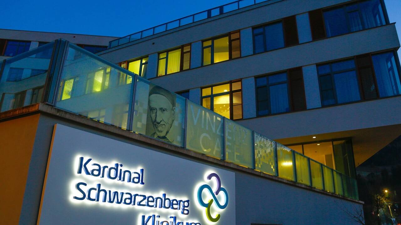 Bei sechs Patienten und drei Mitarbeitern im Klinikum Schwarzach war das Testergebnis auf den Corona-Erreger am Dienstag positiv. Bei sechs Patienten und drei Mitarbeitern im Klinikum Schwarzach war das Testergebnis auf den Corona-Erreger am Dienstag positiv.