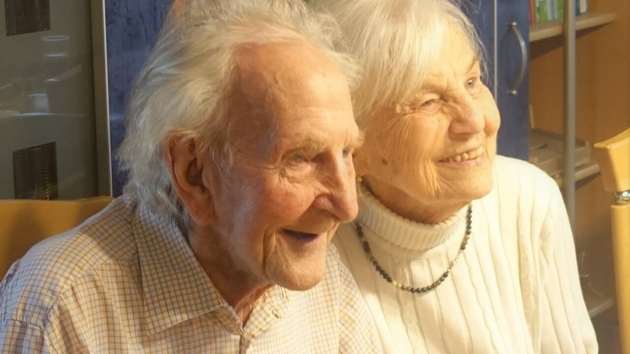  Johann (92) und Ingeborg (87) Neureiter, aufgehoben im Familienverband, der dieser Tage viel Stärke vermittelt. 