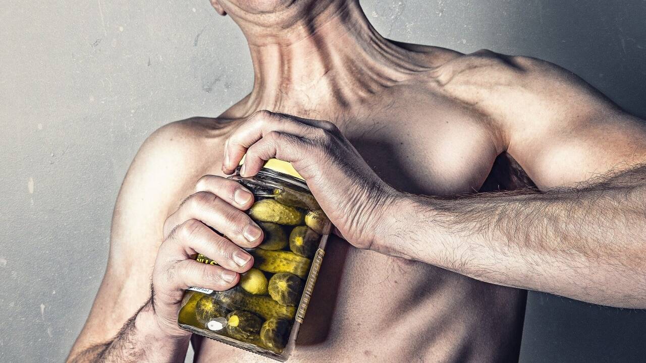 Zuhause fit bleiben - einfache Übungen mit Dingen, die wir sowieso alle daheim haben. 