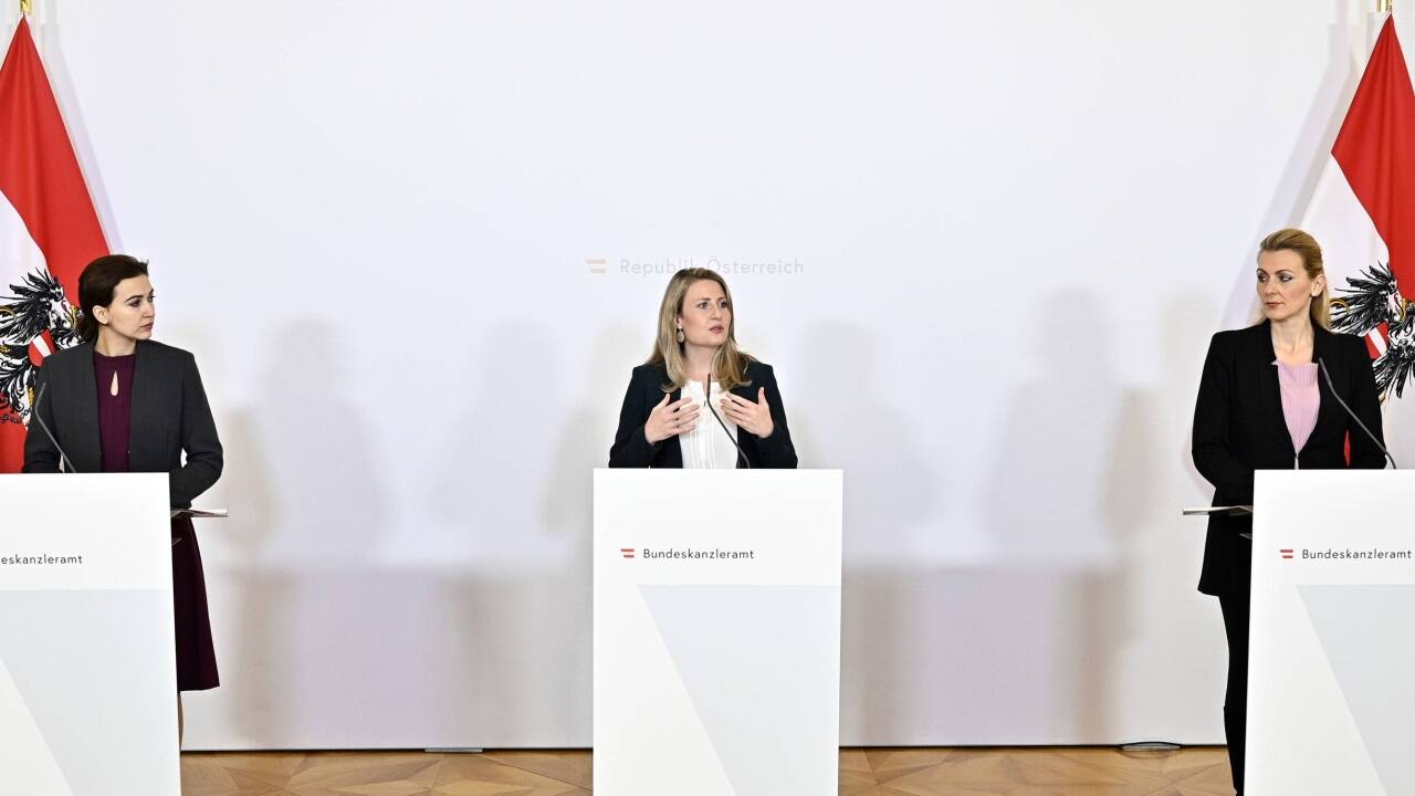 Justizministerin Alma Zadic, Frauenministerin Susanne Raab und Familienministerin Christine Aschbacher stellen Maßnahmen zum Schutz von Frauen und Familien in Zeiten von Corona vor. 