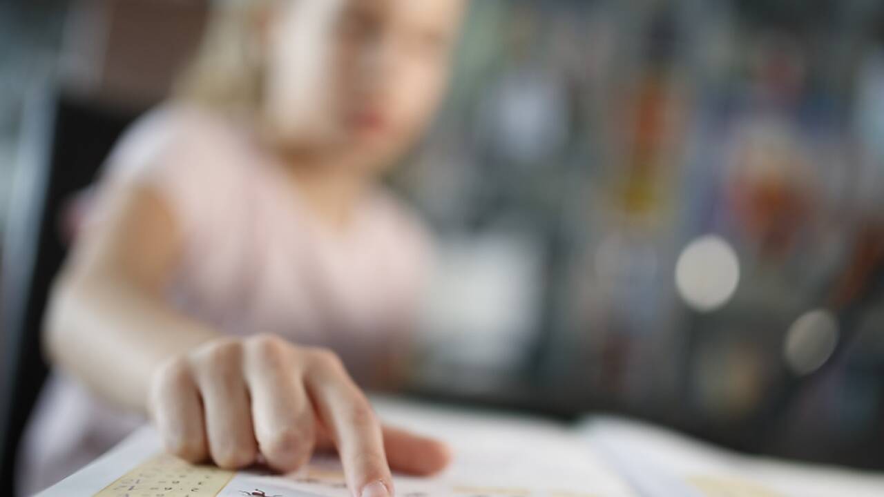 Lernen von zu Hause stellt Schüler und Eltern vor Herausforderungen.  Lernen von zu Hause stellt Schüler und Eltern vor Herausforderungen.