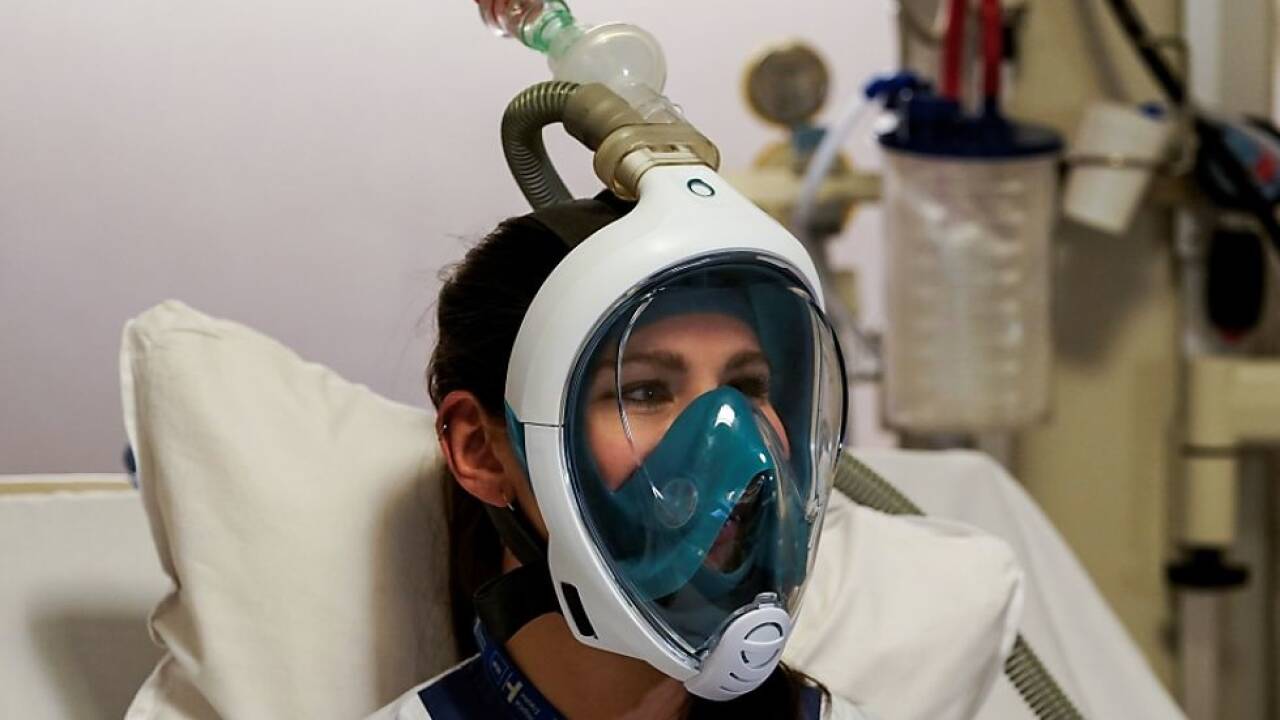 Test mit einer Tauchermaske im Erasme-Krankenhaus in Brüssel 