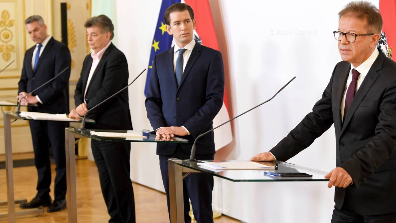 Innenminister Karl Nehammer und Bundeskanzler Sebastian Kurz (beide ÖVP) und Werner Kogler und Rudolf Anschober von den Grünen verkündeten am Montag verschärfte Maßnahmen im Kampf gegen das Coronavirus. 