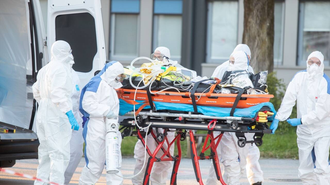 Das Rote Kreuz brachte die französischen Patienten ins Uniklinikum.  