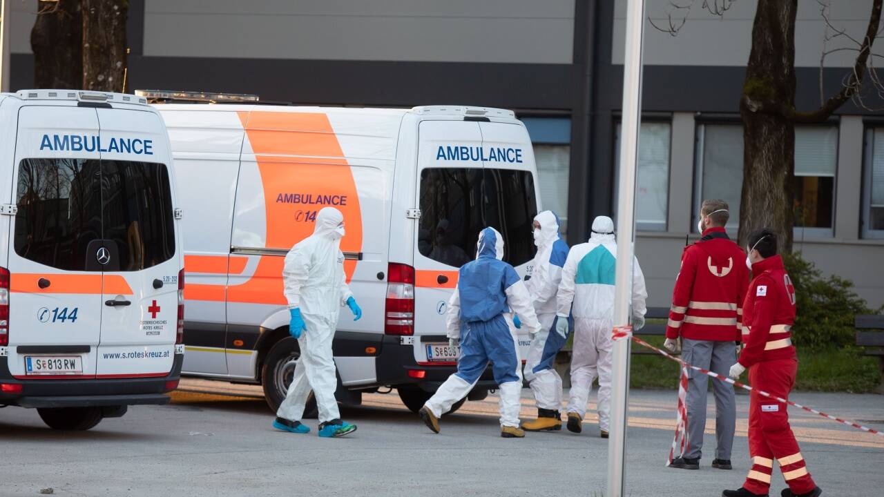 Das Rote Kreuz brachte die französischen Patienten ins Uniklinikum.  