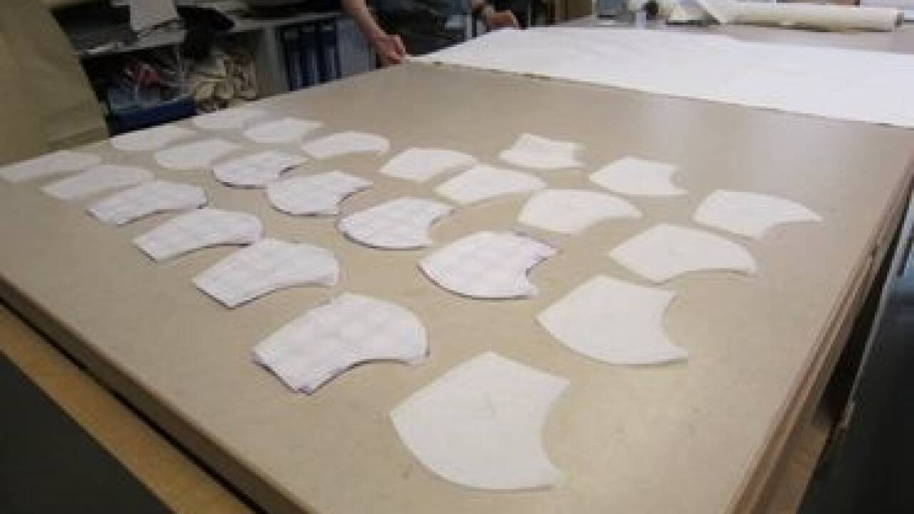 Maskennähen in der Schneiderei der Bayerischen Staatsoper in München. 