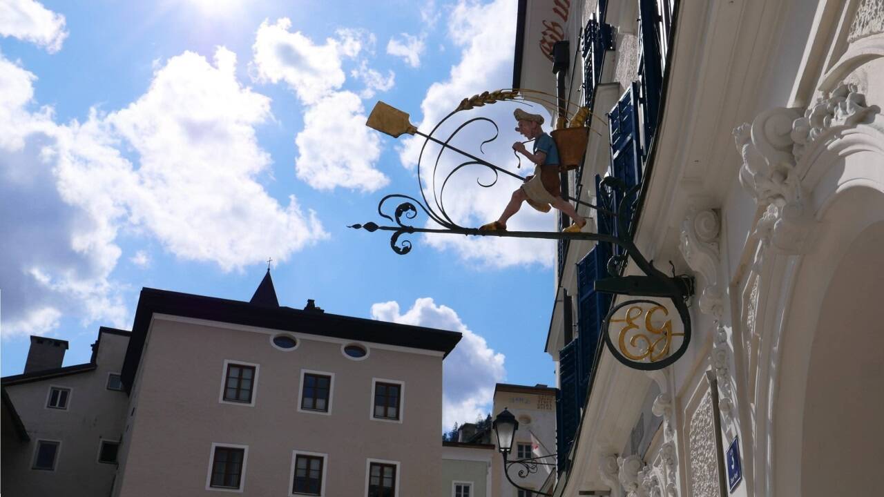 Das Hauszeichen ist von beiden Seiten gut zu sehen.  