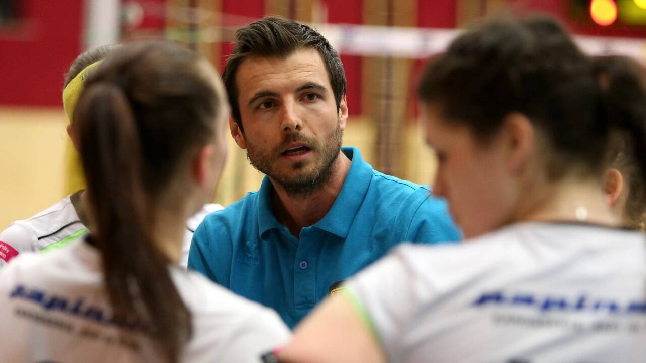 Der Meistermacher in Linz: Volleyball-Coach Roland Schwab. 