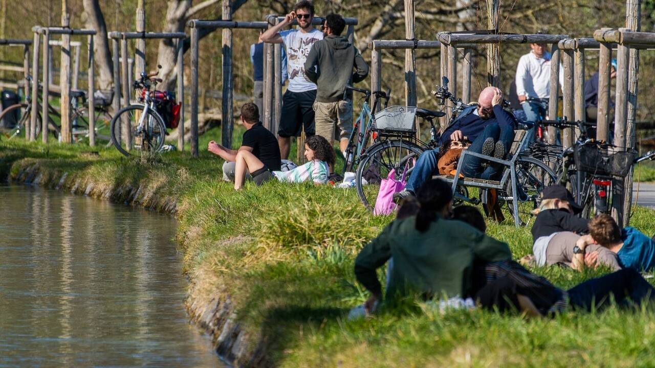 Das Frühlingswetter lockte viele am Palmsonntag zum Almkanal – trotz Ausgangsbeschränkungen aufgrund des Coronavirus. 