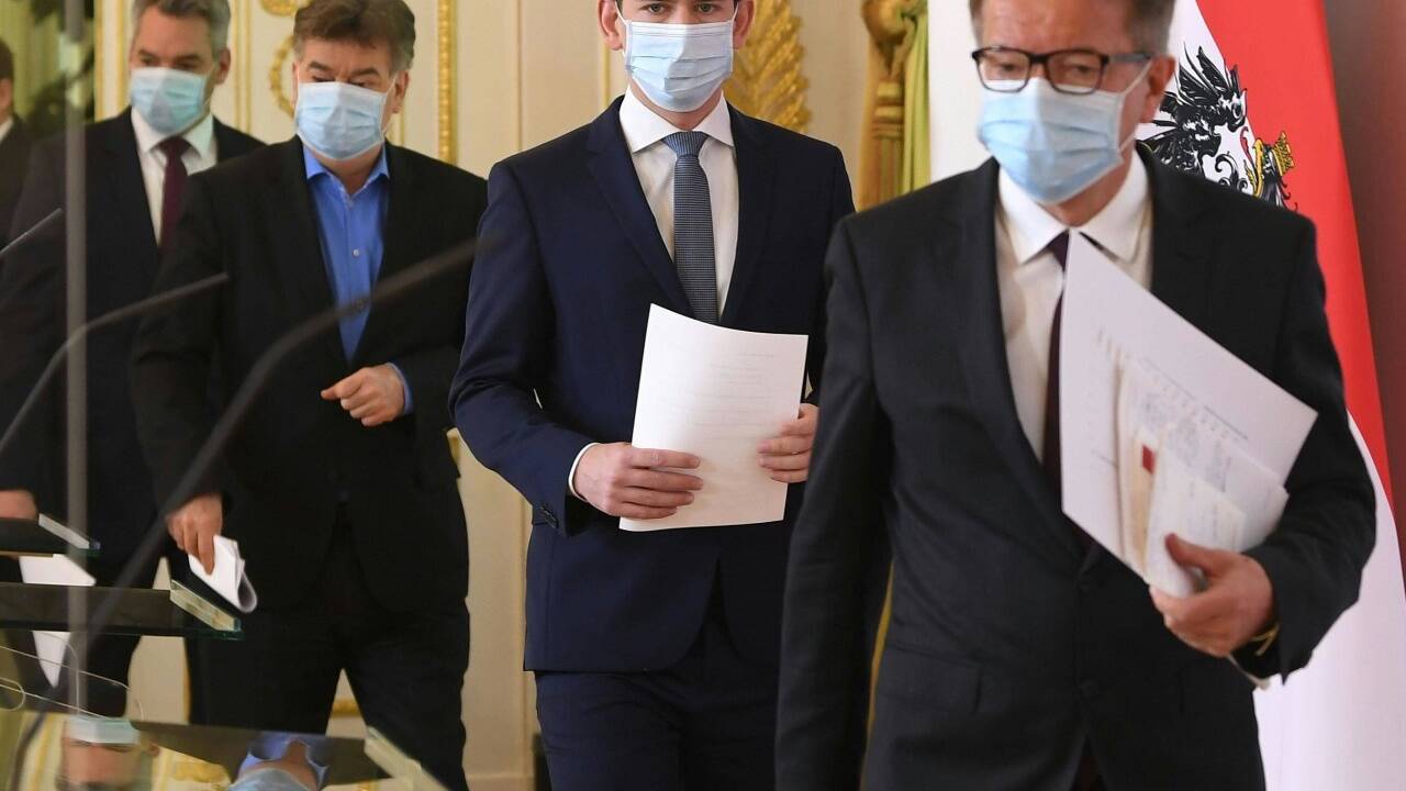  Innenminister Karl Nehammer (ÖVP), Vizekanzler Werner Kogler (Grüne), Bundeskanzler Sebastian Kurz (ÖVP) und Sozialminister Rudolf Anschober (Grüne) am Montag. 