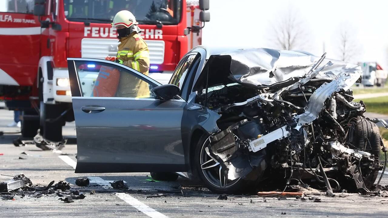 Auf der B1 in Eugendorf kam es am Freitag zu einem tödlichen Verkehrsunfall.  