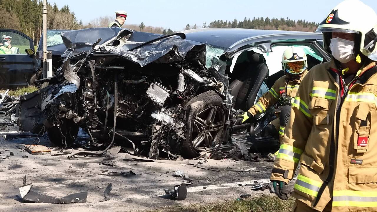 Auf der B1 in Eugendorf kam es am Freitag zu einem tödlichen Verkehrsunfall.  
