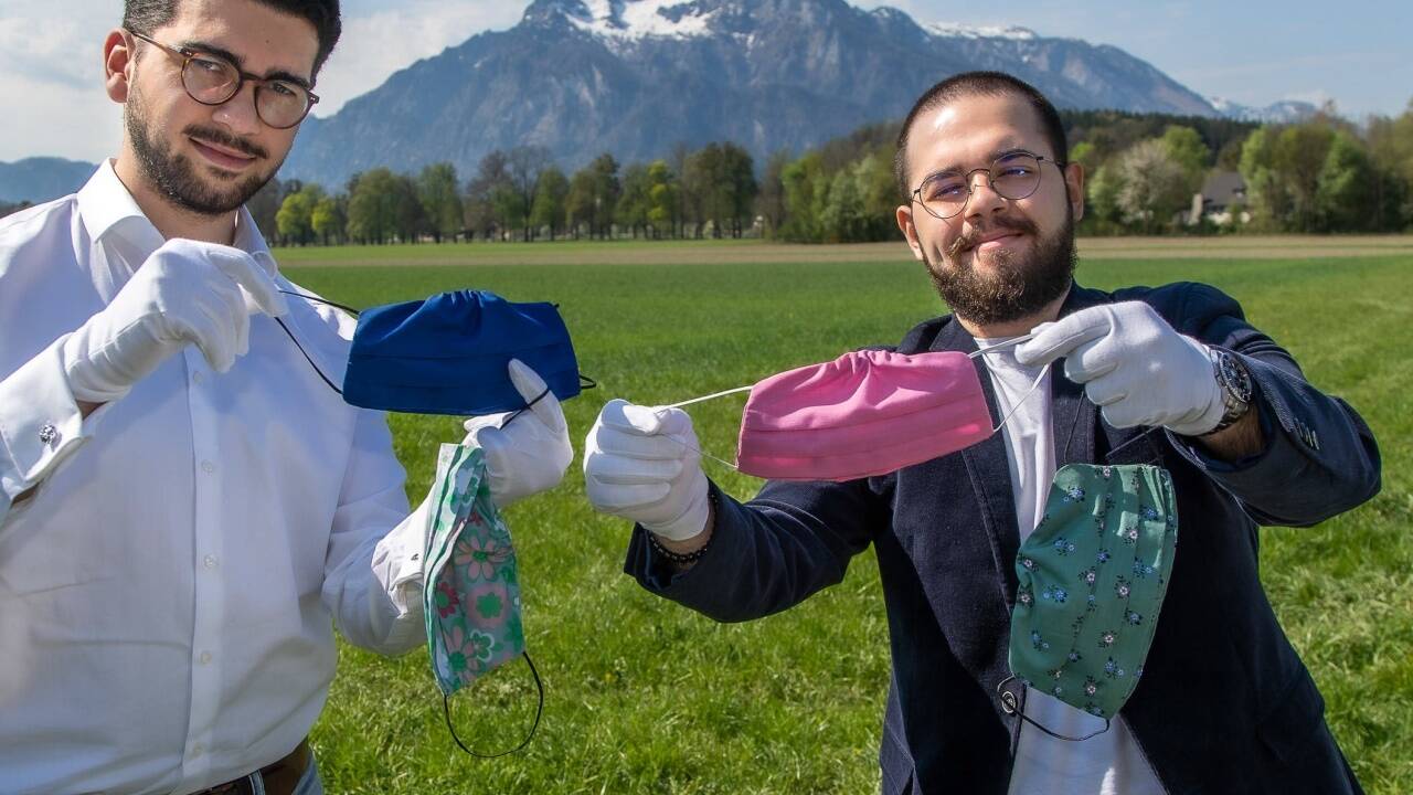 Die Jungunternehmer Ahmet Bozkurt und Onur Erkan stellen sich der Coronakrise mit einer kreativen Lösung entgegen. Die Jungunternehmer Ahmet Bozkurt und Onur Erkan stellen sich der Coronakrise mit einer kreativen Lösung entgegen.