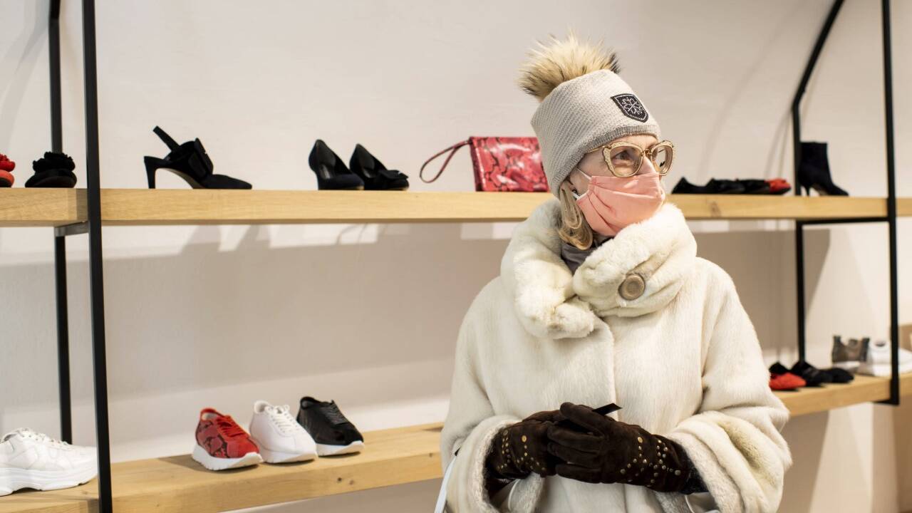 Eine feine Auswahl an Schuhen wartet auf Kunden. Eine feine Auswahl an Schuhen wartet auf Kunden.