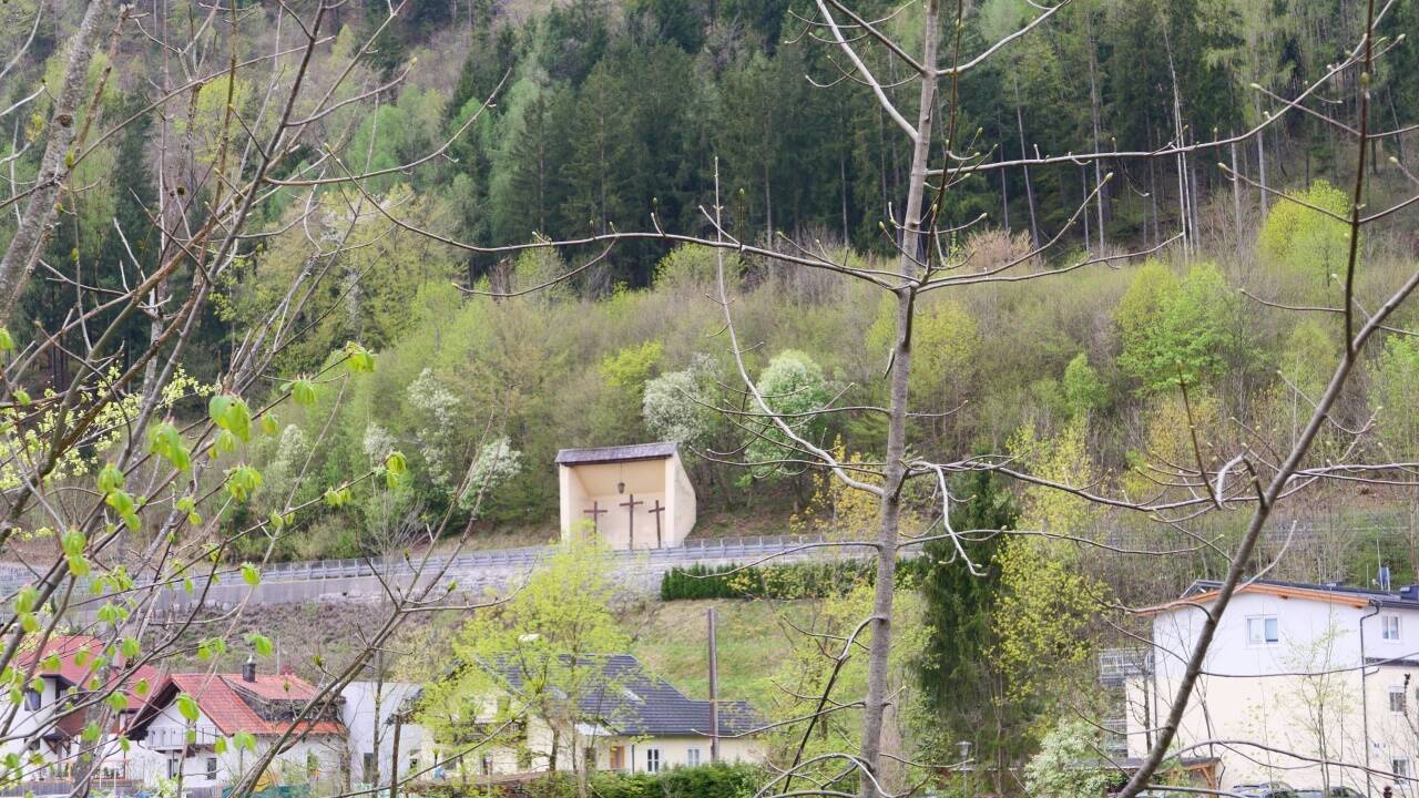 Blick auf die Drei Kreuze vom Salzachufer. Blick auf die Drei Kreuze vom Salzachufer.