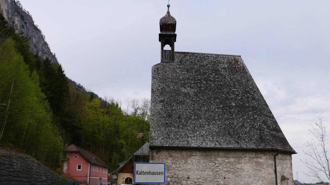 Die Leprosenhauskapelle ist zwar Blickfang an der B 159, dennoch aufgrund der exponierten Straßenlage aus dem Blickfeld gerückt. Die Leprosenhauskapelle ist zwar Blickfang an der B 159, dennoch aufgrund der exponierten Straßenlage aus dem Blickfeld gerückt.
