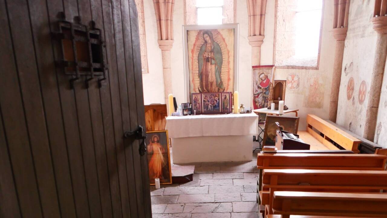 Blick ins Innere der Leprosenhauskapelle. Blick ins Innere der Leprosenhauskapelle.