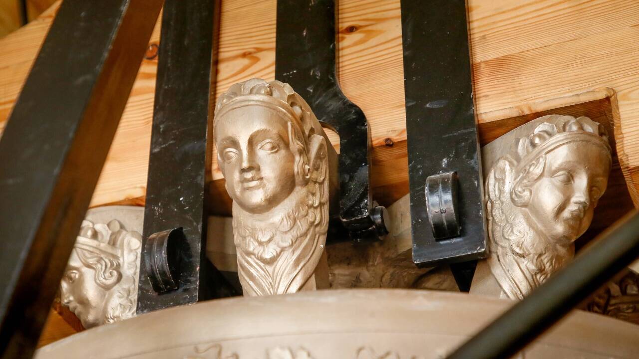 Die Glocke trägt vorn und hinten das Gnadenbild von Maria Plain. 