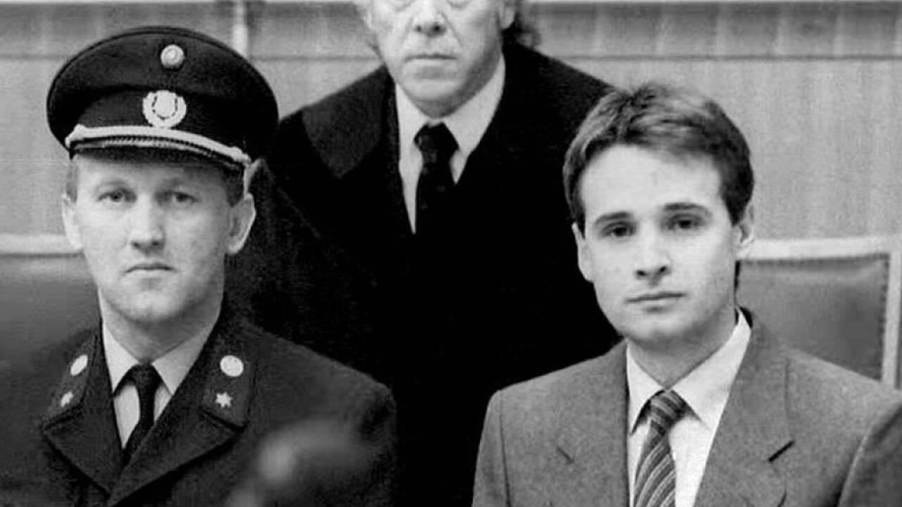 Tibor Foco (rechts) mit seinem Anwalt im Jahr 1987.  