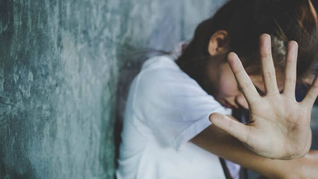 Kinder, die Gewalt in der Familie erleben, können sich in der Coronakrise häufig niemandem anvertrauen.  Kinder, die Gewalt in der Familie erleben, können sich in der Coronakrise häufig niemandem anvertrauen.