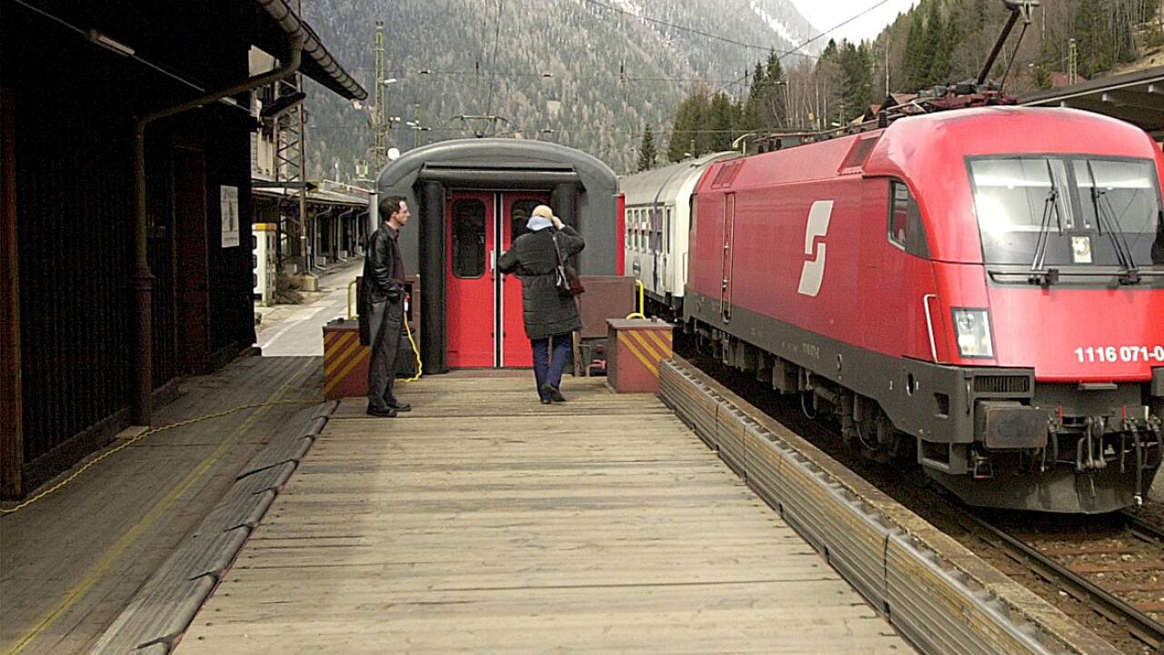 Die ÖBB haben in Absprache mit dem Verkehrsministerium beschlossen, den Betrieb der Tauernschleuse zwischen Böckstein und Mallnitz bis auf weiteres auszusetzen.  