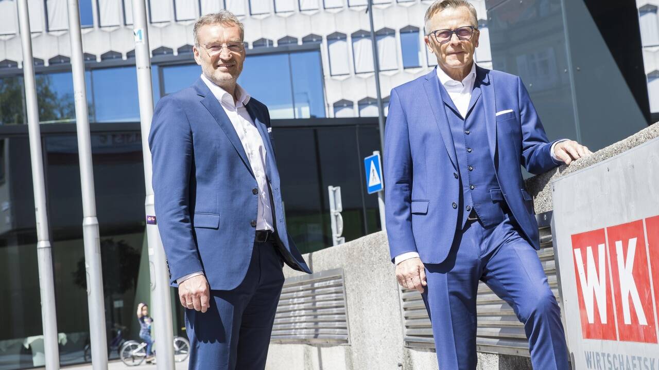 Überraschender Wechsel an der Spitze der Wirtschaftskammer: Manfred Rosenstatter (51, links) hat am Mittwoch sein Präsidentenamt an Peter Buchmüller (65) übergeben.  