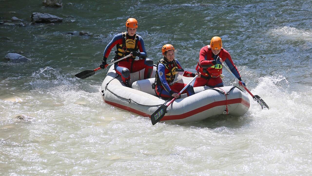 Auf der Suche nach einem verunfallten Sportler auf der Saalach.  