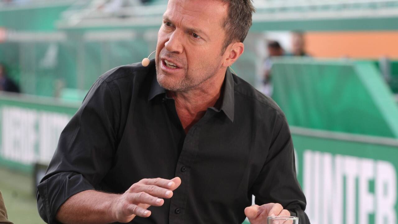 Lothar Matthäus analysiert für den TV-Sender Sky die deutsche Bundesliga. Lothar Matthäus analysiert für den TV-Sender Sky die deutsche Bundesliga.