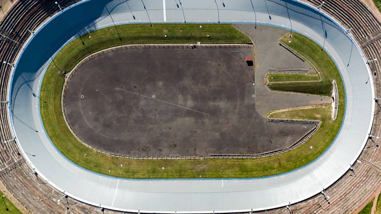 Aufsperren dürfen Einrichtungen für Freiluft-Sport ohne Körperkontakt Aufsperren dürfen Einrichtungen für Freiluft-Sport ohne Körperkontakt