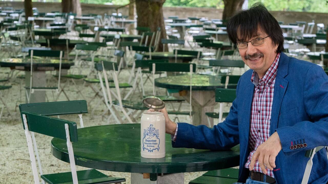 Bräustübl-Chef Rainer Herbe bereitet seinen Betrieb auf die Wiedereröffnung am 15. Mai vor. 
